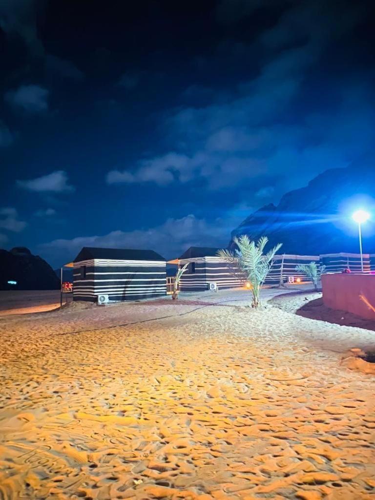 瓦迪拉姆 Moon Night Camp酒店 外观 照片
